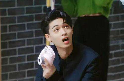 娱乐大爆料秦霄贤是谁,揭秘秦霄贤的星光之路 第2张 娱乐大爆料秦霄贤是谁,揭秘秦霄贤的星光之路 第2张